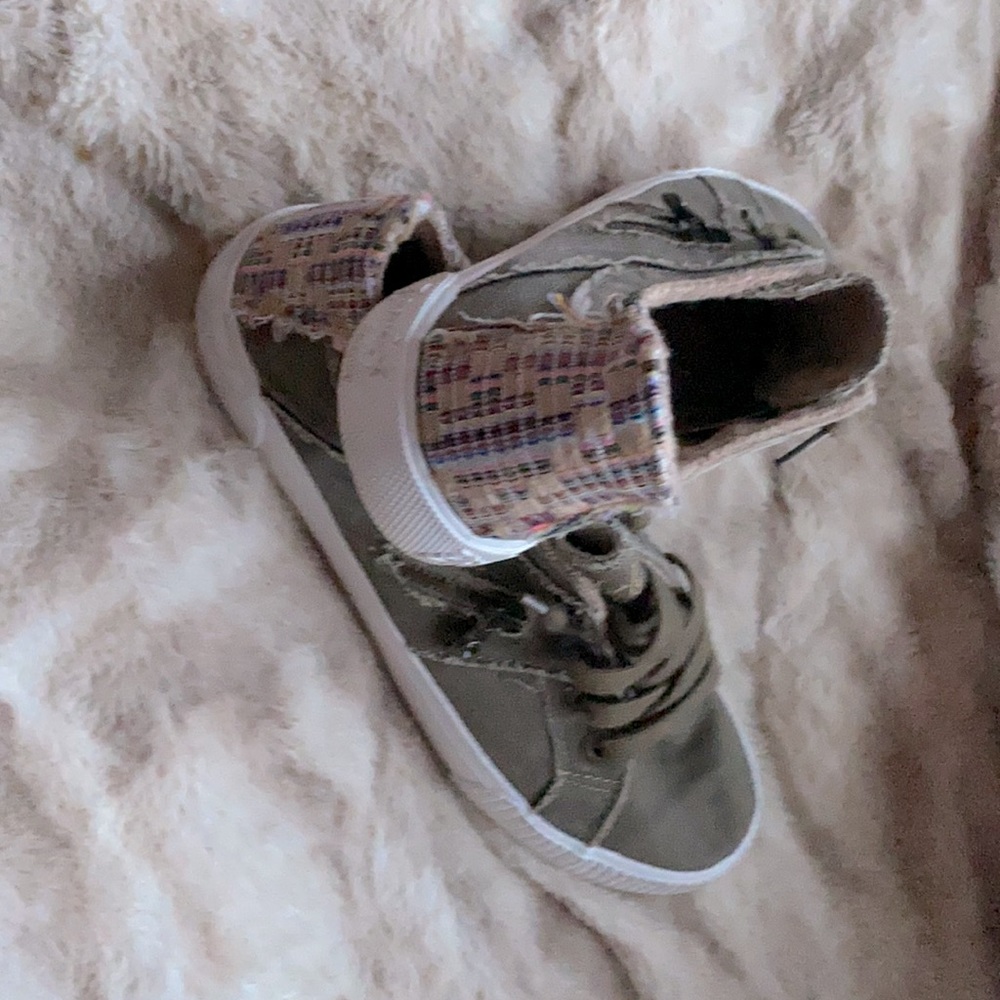 Blowfish super foam shoes